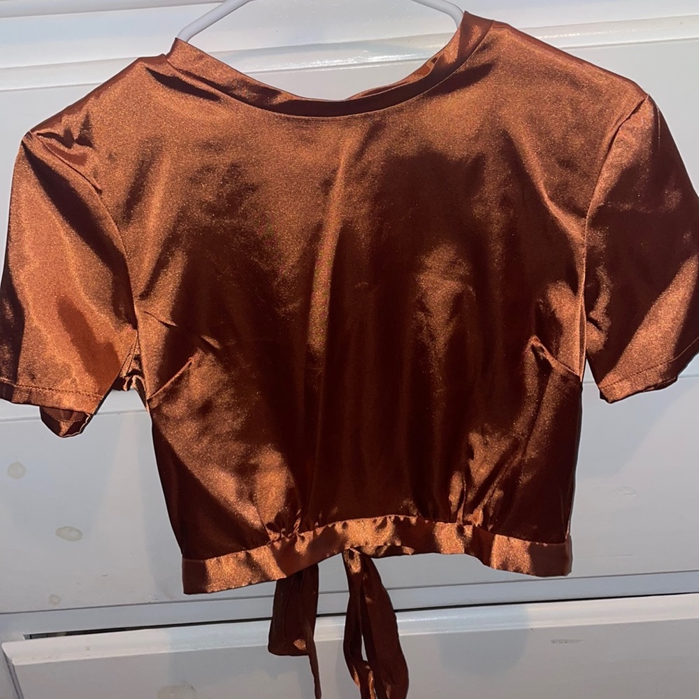 Open back cropped shirt